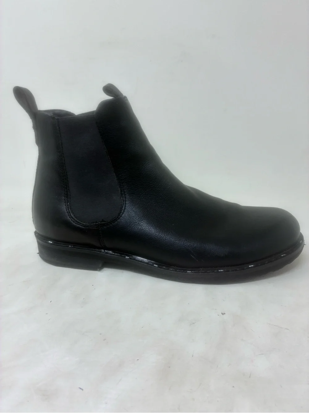 OTBT, Men's Black Leather Chelsea Boots - Classic Slip-On Style